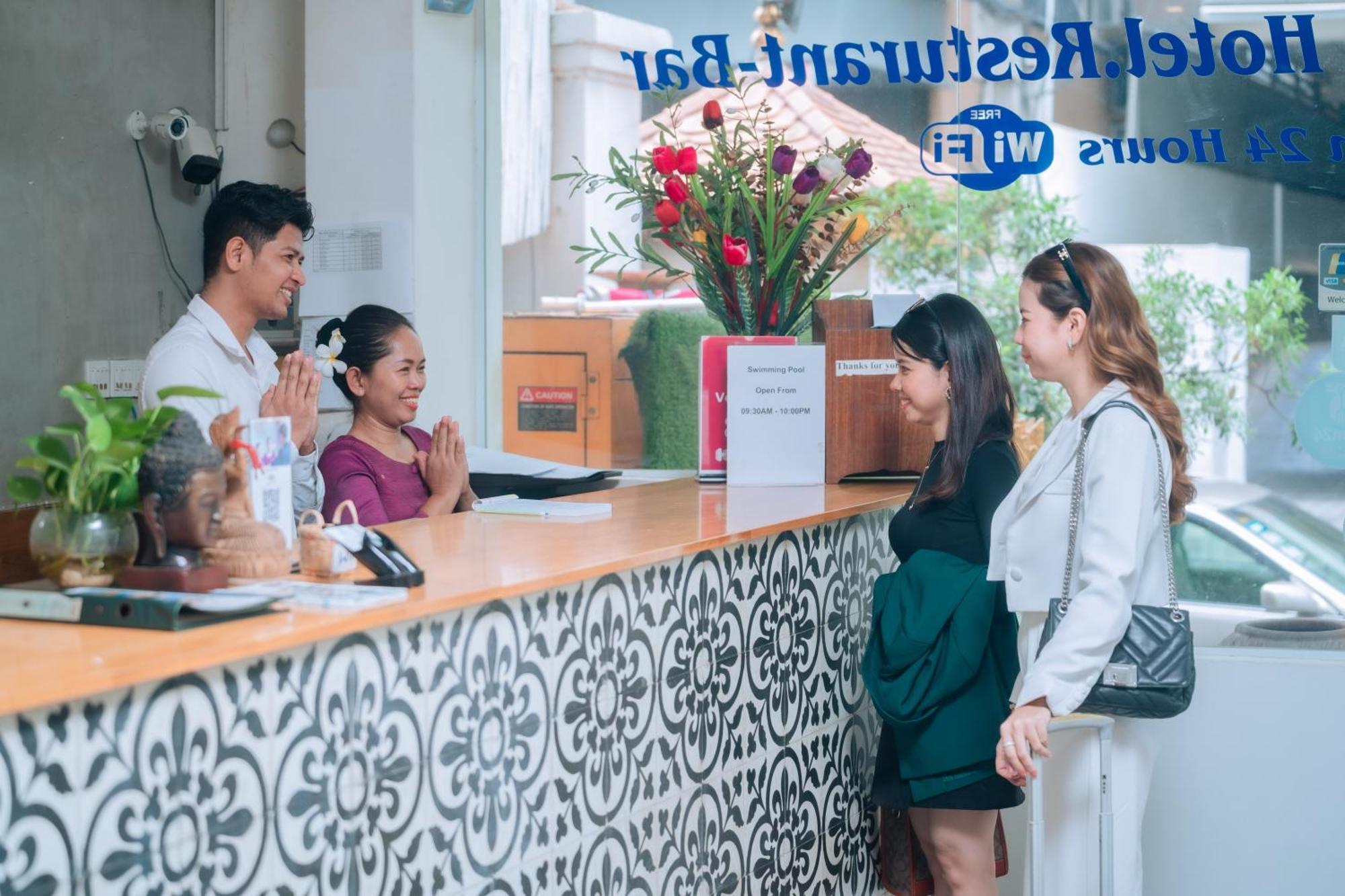 Home Chic Hotel Phnom Penh Exterior photo